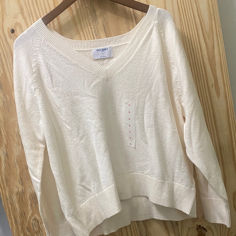 Old Navy Women's Cream V-Neck Sweater